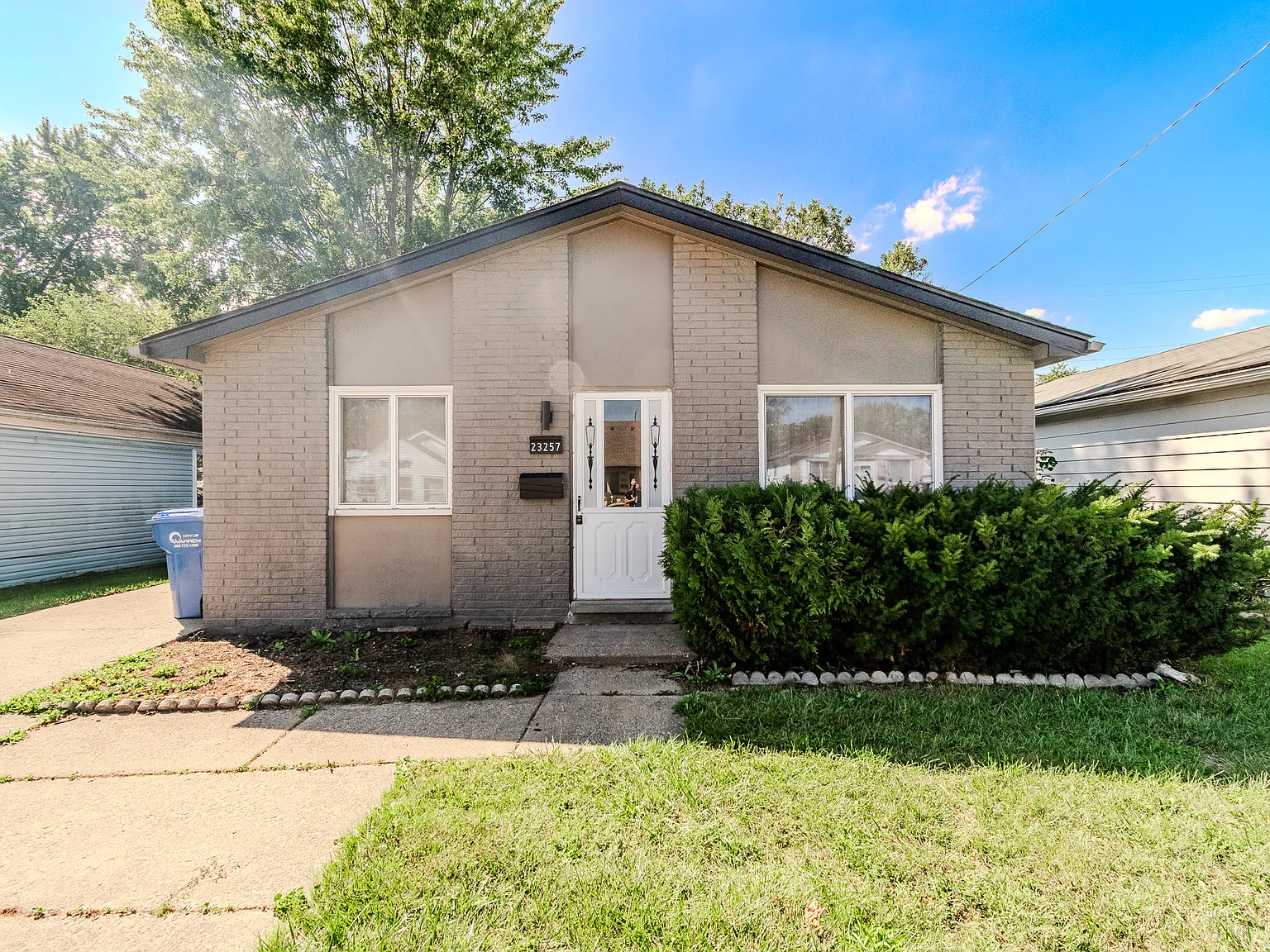 3 bed, 1001 sqft, $1,500 — Photo 1