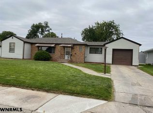 613 E 28th St, Scottsbluff, NE 69361