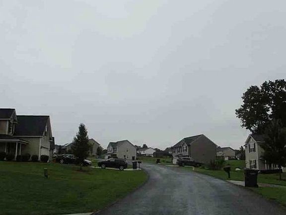 Exterior Neighborhood (street photo)
