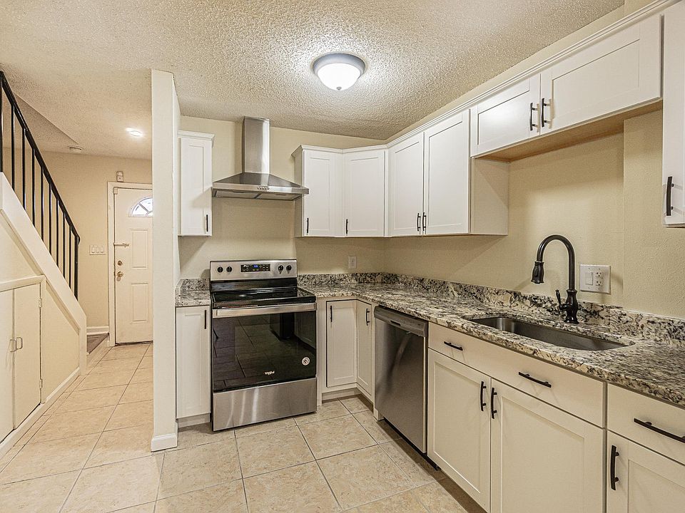 1st image of 6218 Oak Cluster Cir