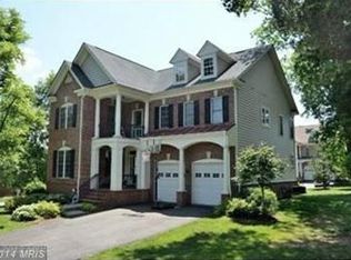 2850 Hideaway Rd, Fairfax, VA 22031