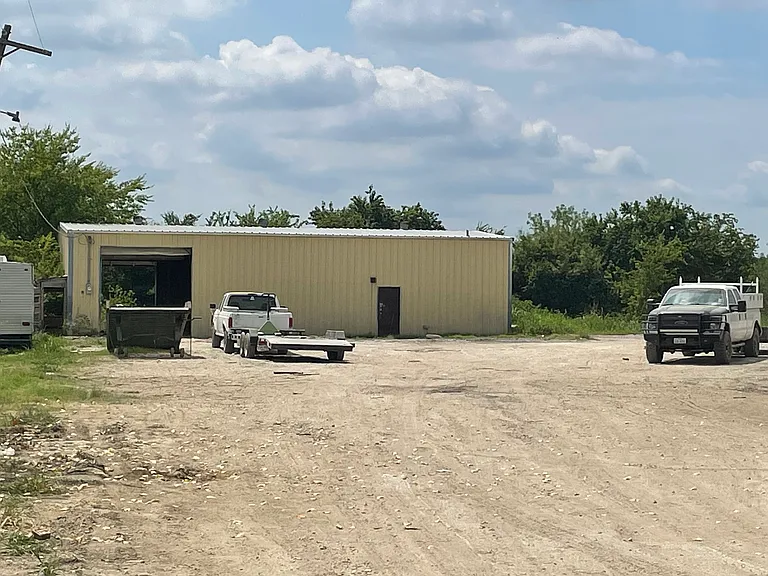 E FM 917 — Photo 5