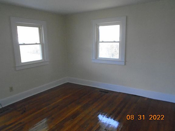 5th image of 4026 Maine Ave NW