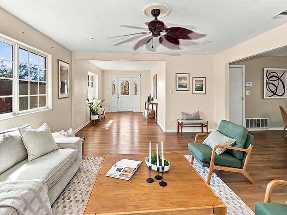 5th image of 1009 Paraiso Ave