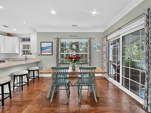 5th image of 1019 Laurel Avenue