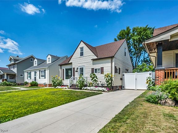 3rd image of 4418 Maplecrest Ave