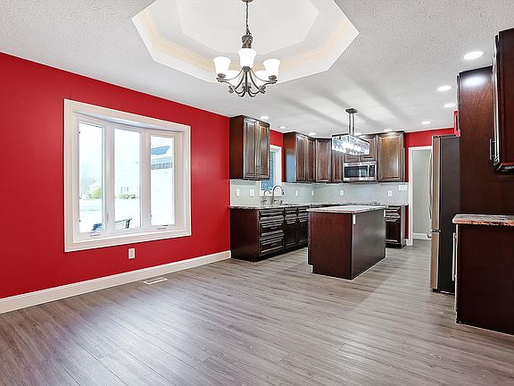 4th image of 7089 Hidden Valley Dr
