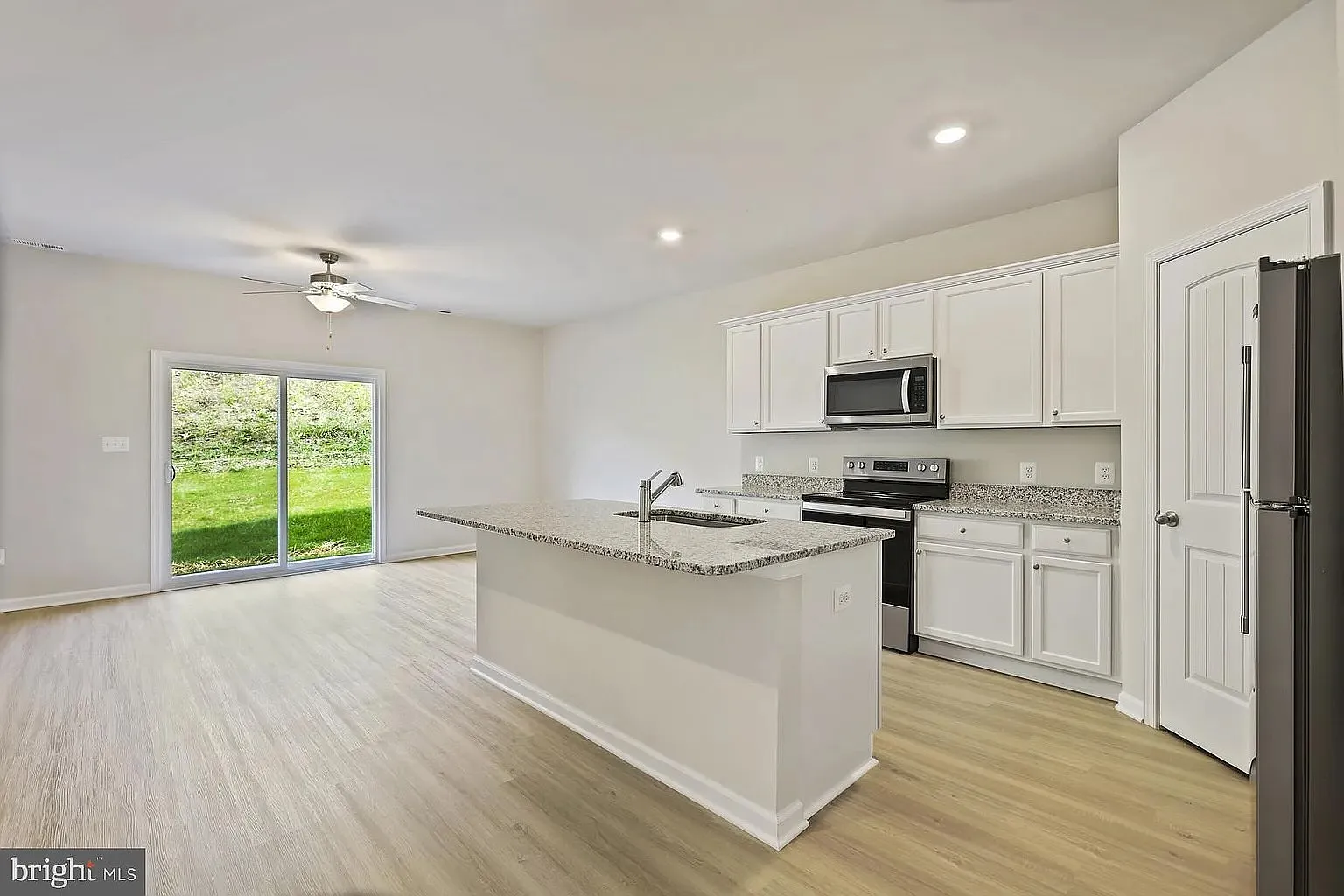 3 bed, 1443 sqft, $1,849 — Photo 3