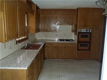 5th image of 12817 Corrington Ave