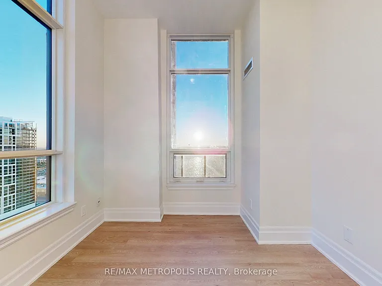 9075 Jane St #Penthouse 08 — Photo 31