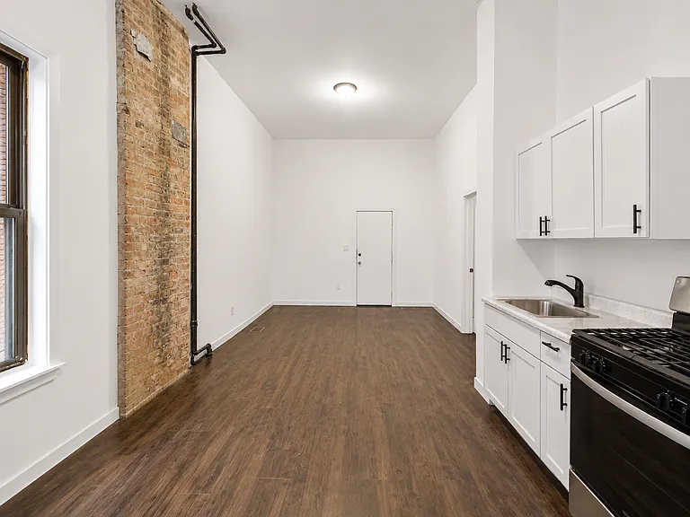 8714 S Commercial Ave #1R — Photo 4