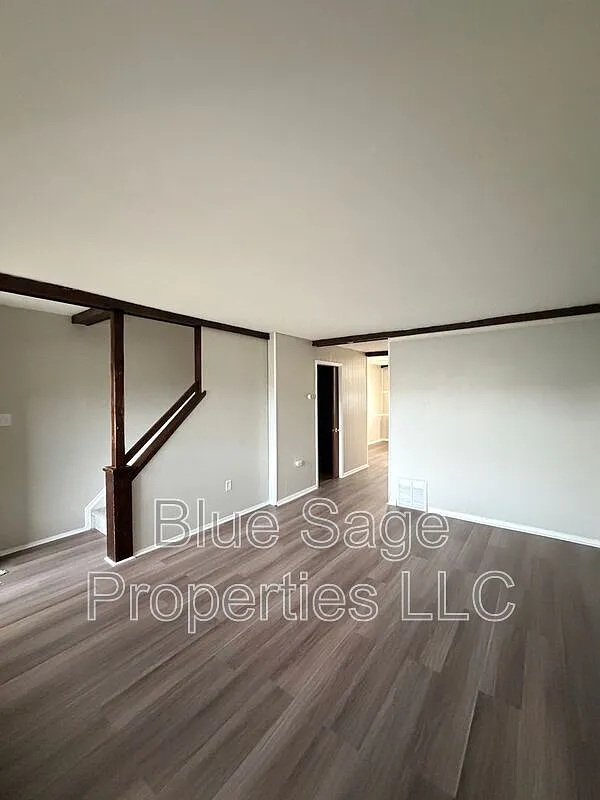 3 bed, 1.5 bath, 1216 sqft, $1,495 — Photo 3