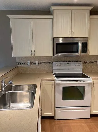 3 bed, 3.5 bath, 1300 sqft, $1,800 — Photo 4