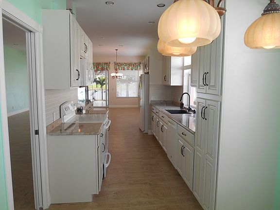 4th image of 2946 SW Brighton Way