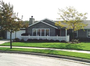 2800 Ridgeline Cir, Waukesha, WI 53188
