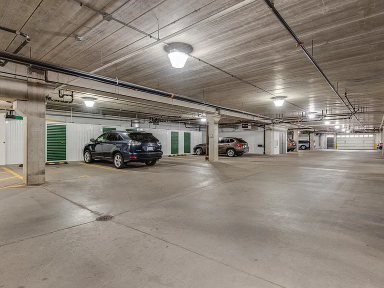 Oaks Glen Lake Apartments — Photo 16