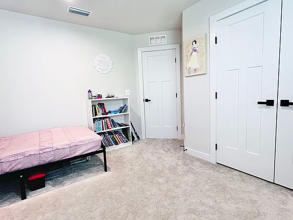 4th image of 320 McKittrick Dr