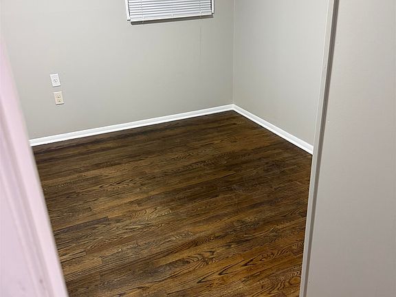 4th image of 194 E Biscayne Rd