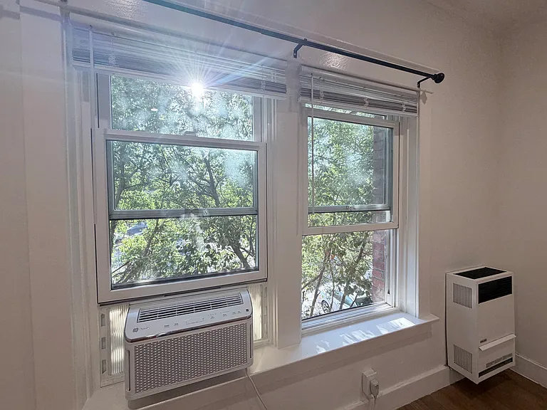325 W 3rd St #208 — Photo 10