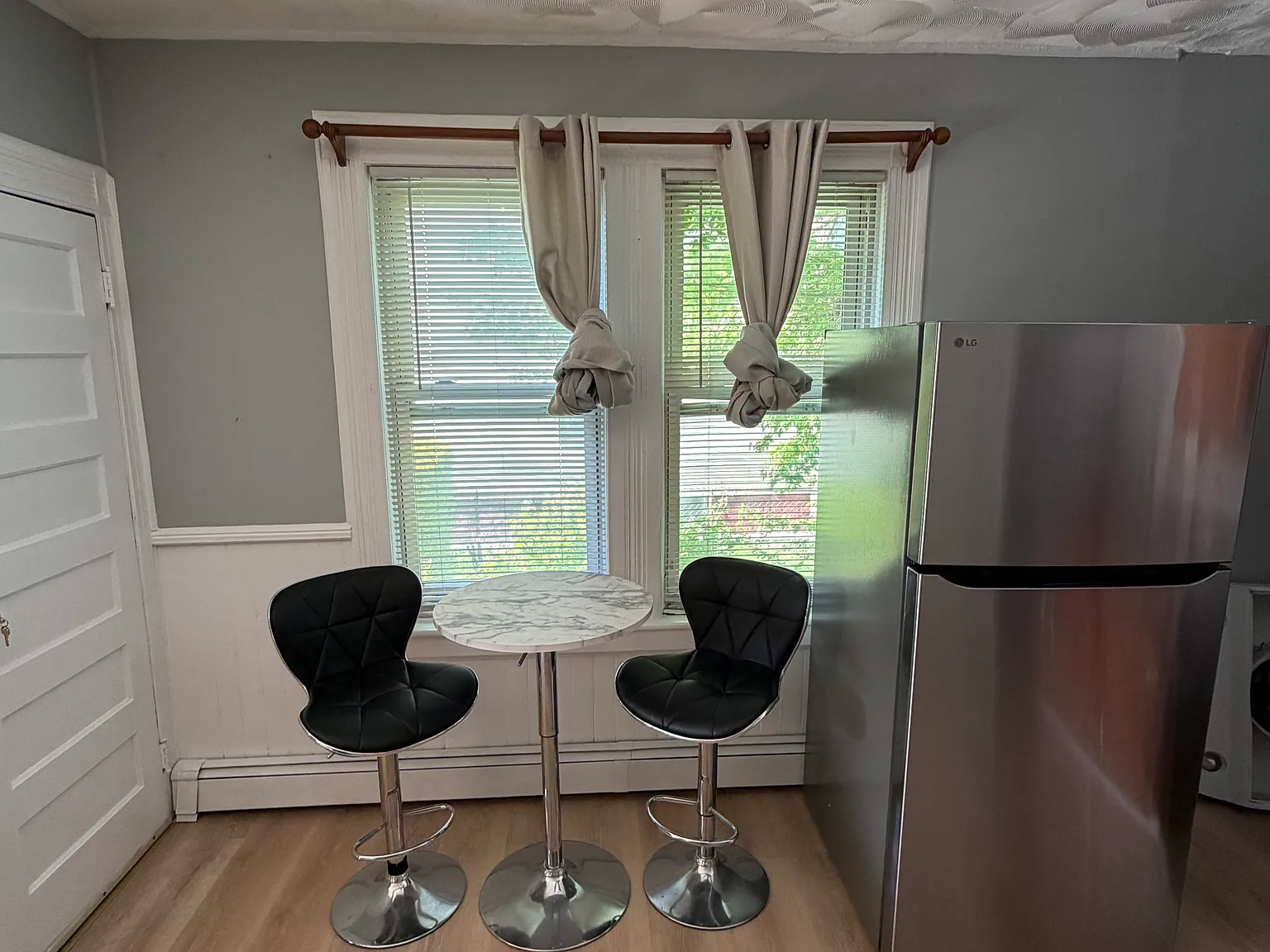 2 bed, 1000 sqft, $1,550 — Photo 1