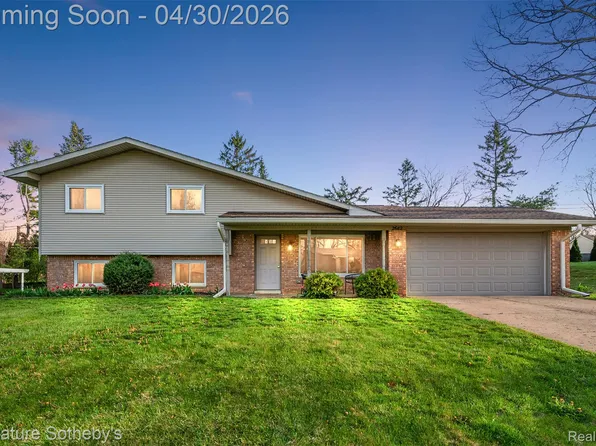 2682 Costa Mesa Rd, Waterford, MI 48329