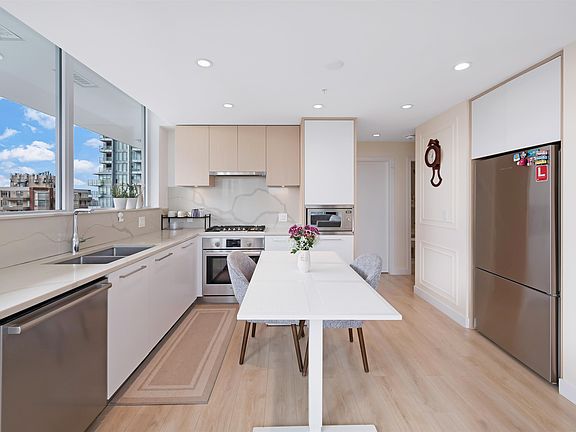 2nd image of 567 Clarke Rd #1309