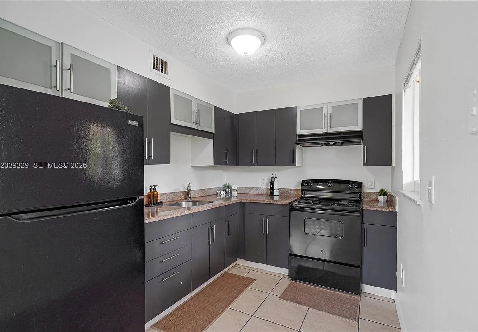 2 bed, 1.0 bath, 660 sqft, $1,650 — Photo 2