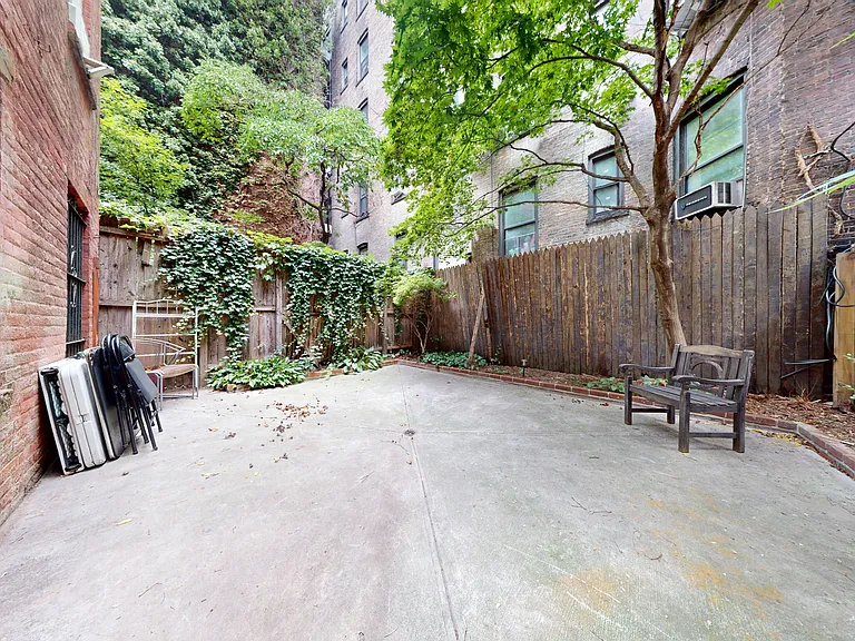 322 2nd Ave #1 — Photo 3
