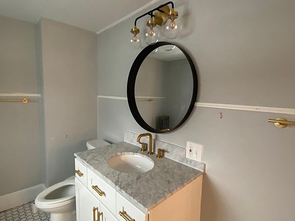 2nd image of 531 Pleasant St Floor 2