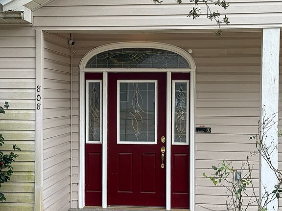 2nd image of 808 Lark St #1
