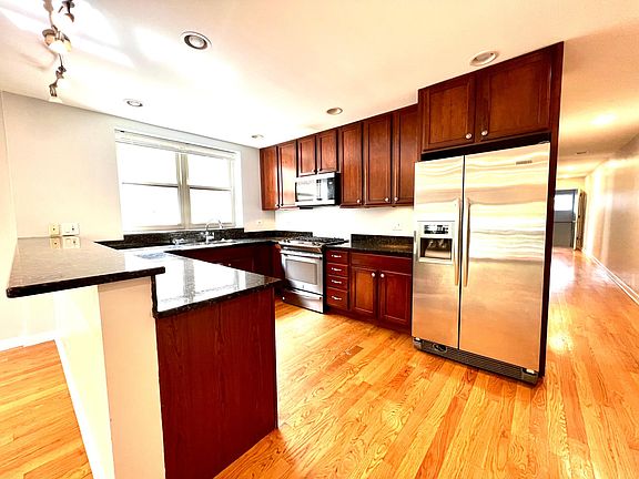 4th image of 2525 W Farragut Ave APT 1E