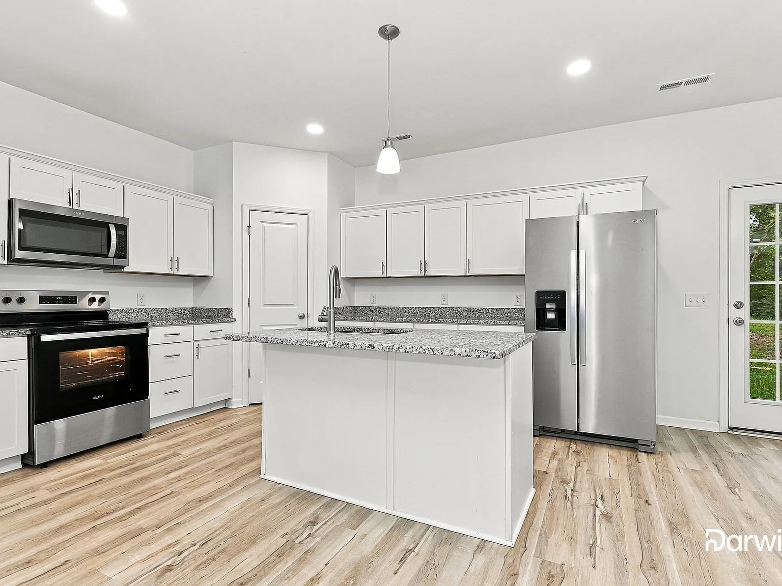 3 bed, 2.5 bath, 1420 sqft, $1,715 — Photo 3