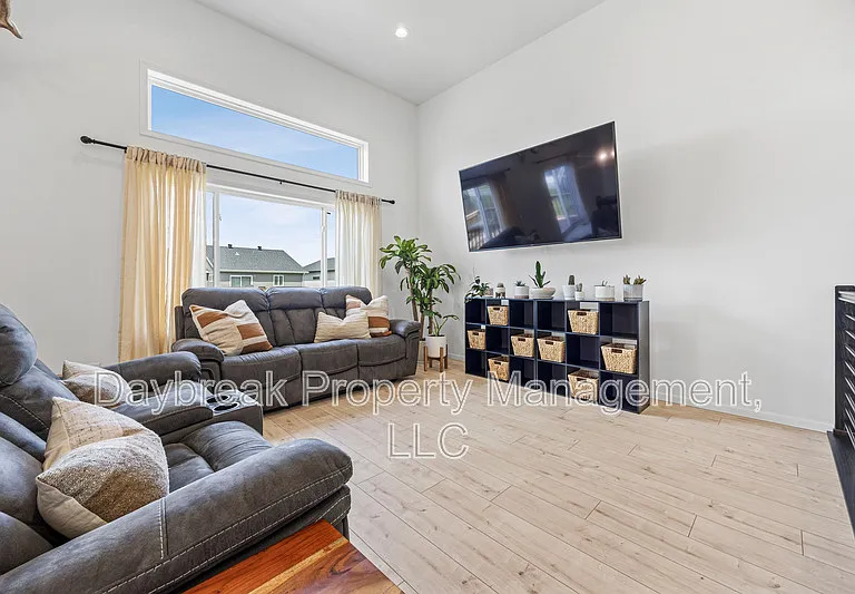 7909 Lost River Rd — Photo 5
