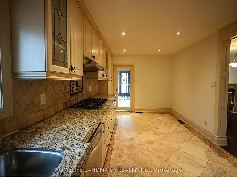 138 Newton Dr — Photo 15