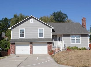 1124 NE Bryant Dr, Lees Summit, MO 64086