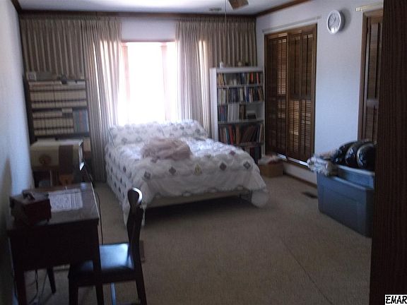 5th image of 2121 Camelot Dr