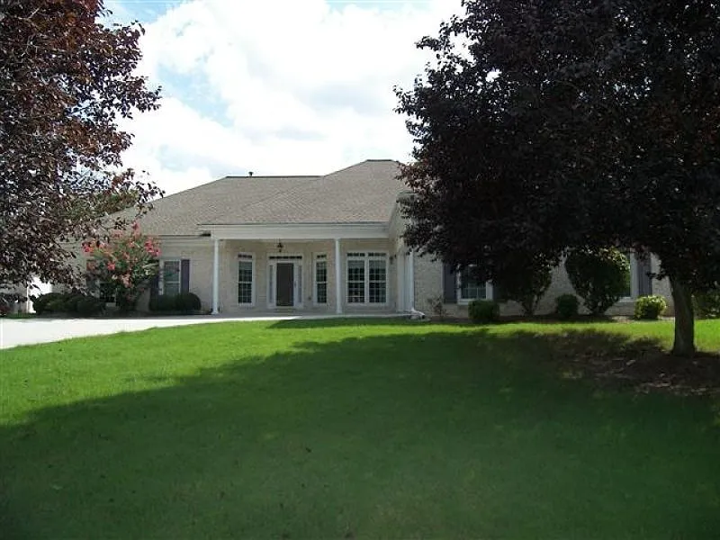 560 Nellie Ln photo 1