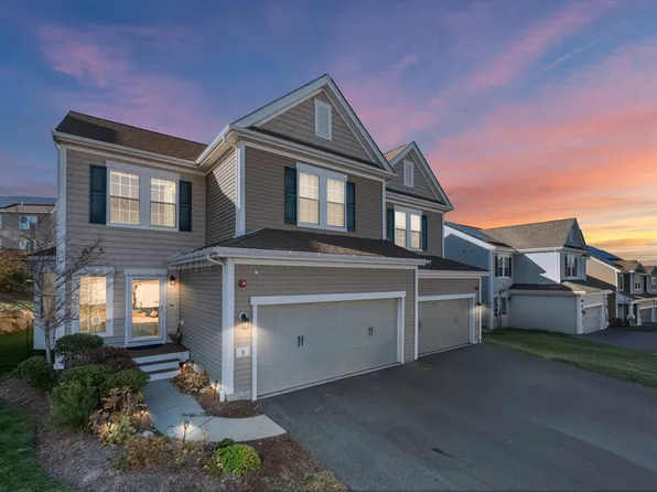 9 Spruce St #9, Hopkinton, MA 01748