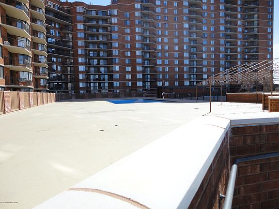 4th image of 2404 Harmon Cove Tower