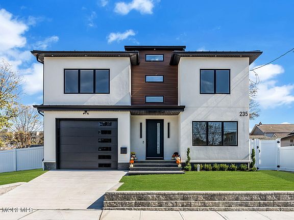 2nd image of 235 Hearn Avenue