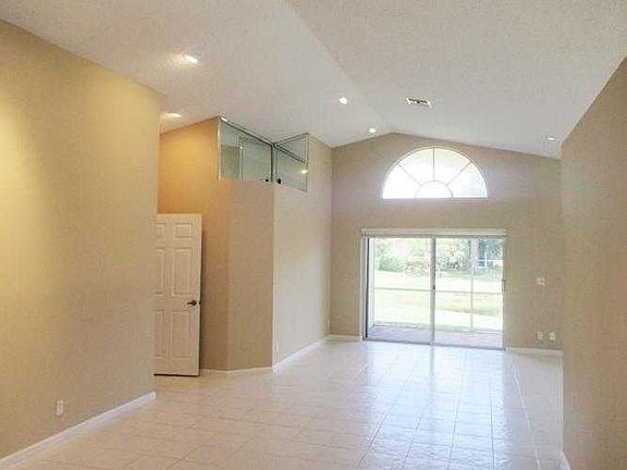 Beautiful spacious living area