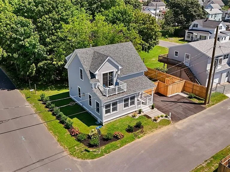 51 Pine St — Photo 2