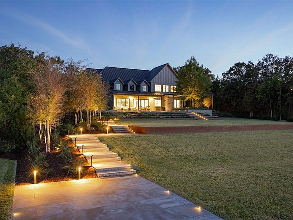 3rd image of 211 Deer Valley Dr