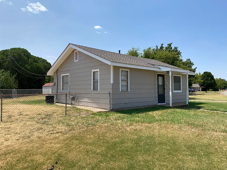 2805 Stearns Ave — Photo 4