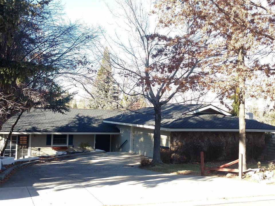 Front View of 150 Greenridge