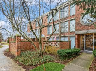 8050 Arbor Ln APT 203, Northfield, IL