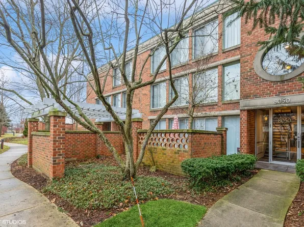 8050 Arbor Ln APT 203, Northfield, IL 60093