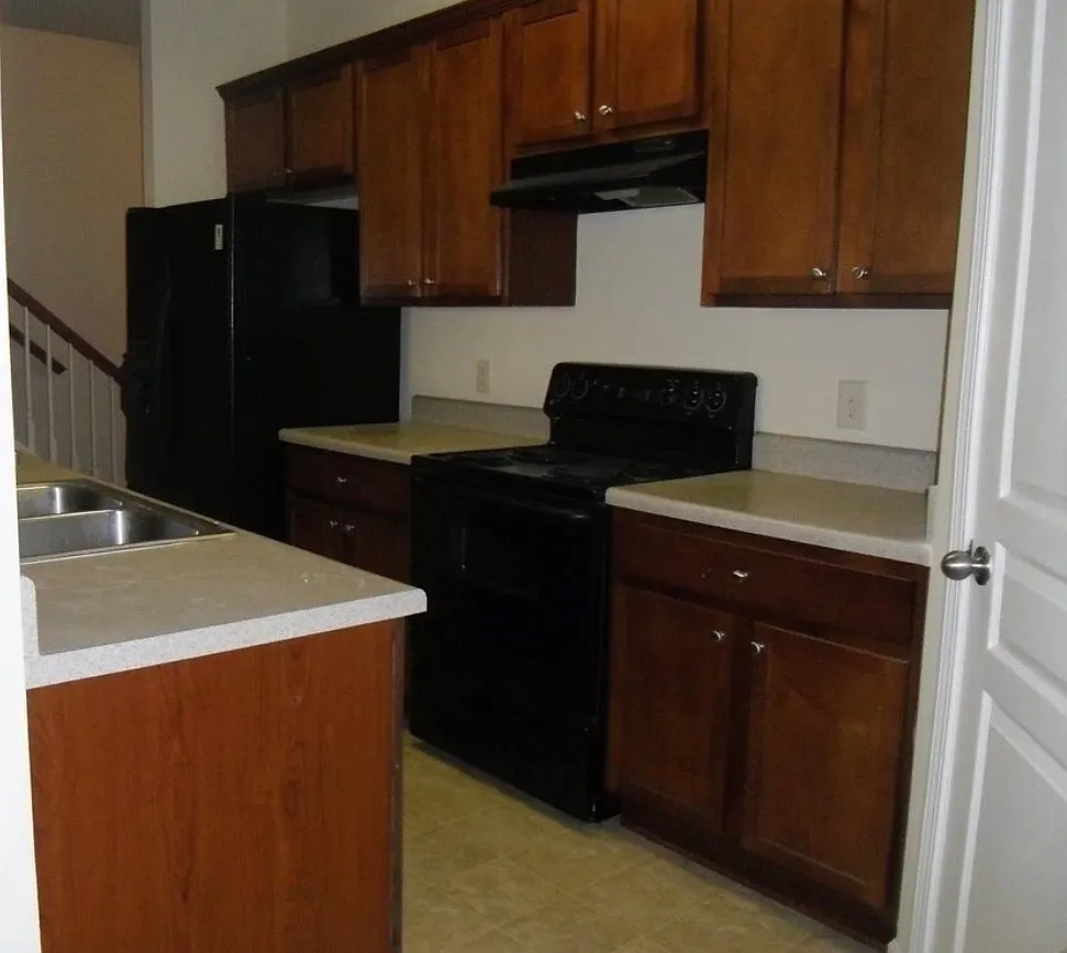 3 bed, 2.5 bath, 1847 sqft, $1,650 — Photo 3