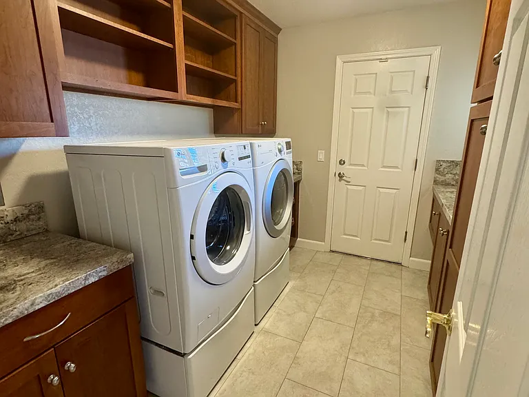 1318 Deb Ct — Photo 28