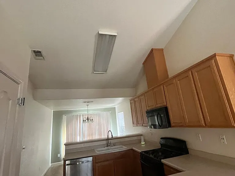 550 Castlerock Ave — Photo 20